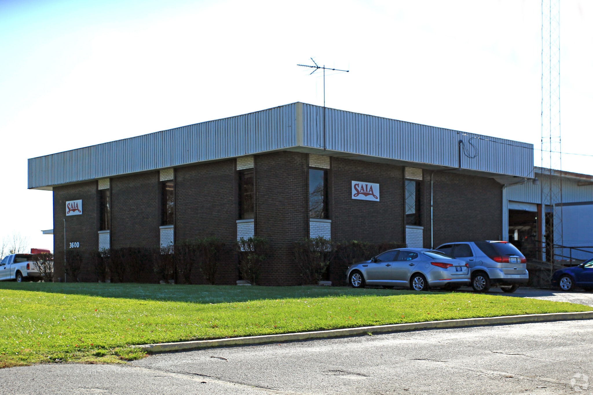 3600 Bells Ln, Louisville, KY for lease Primary Photo- Image 1 of 4