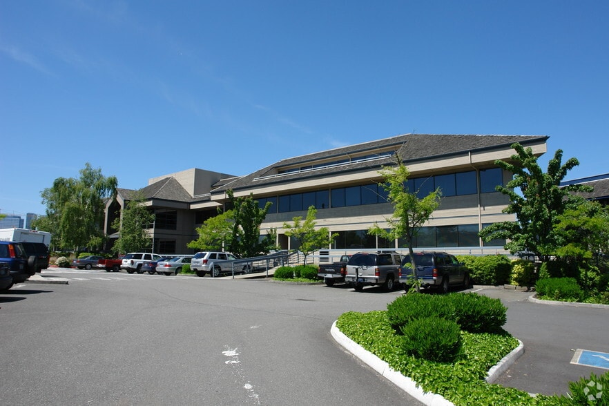40 Lake Bellevue Dr, Bellevue, WA for lease - Building Photo - Image 2 of 14
