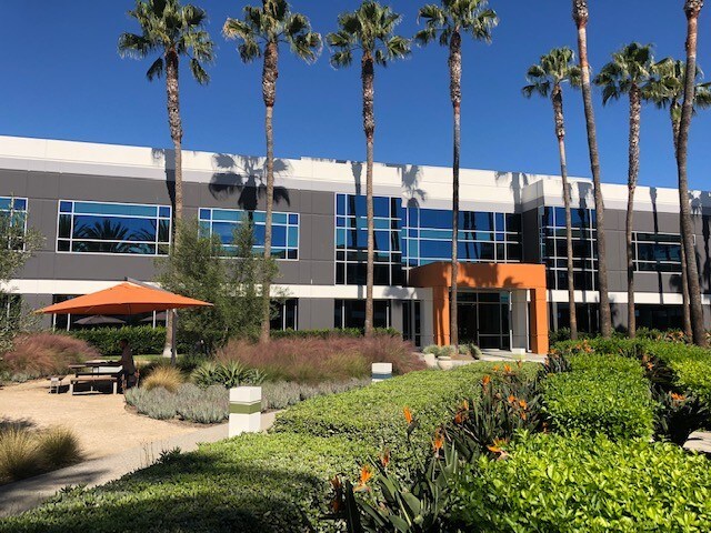 25391 Commercentre Dr, Lake Forest, CA à louer - Photo du bâtiment - Image 3 de 34