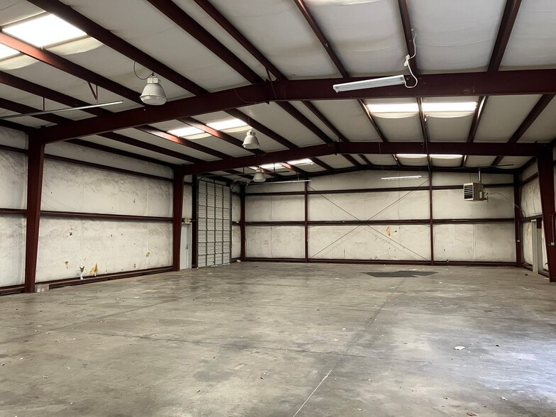 53 Pearl Industrial Ave, Hoschton, GA for lease - Primary Photo - Image 1 of 4