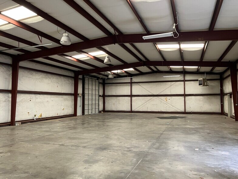 Pearl Industrial Park portefeuille de 4 propriétés à vendre sur LoopNet.ca - Photo principale - Image 3 de 4