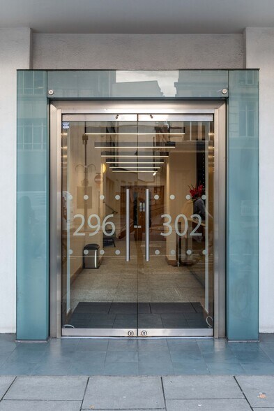 296-302 High Holborn, Londres à louer - Photo du bâtiment - Image 2 de 12