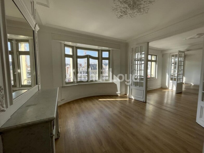 46 Place Du Général De Gaulle, Lille for lease - Interior Photo - Image 3 of 7
