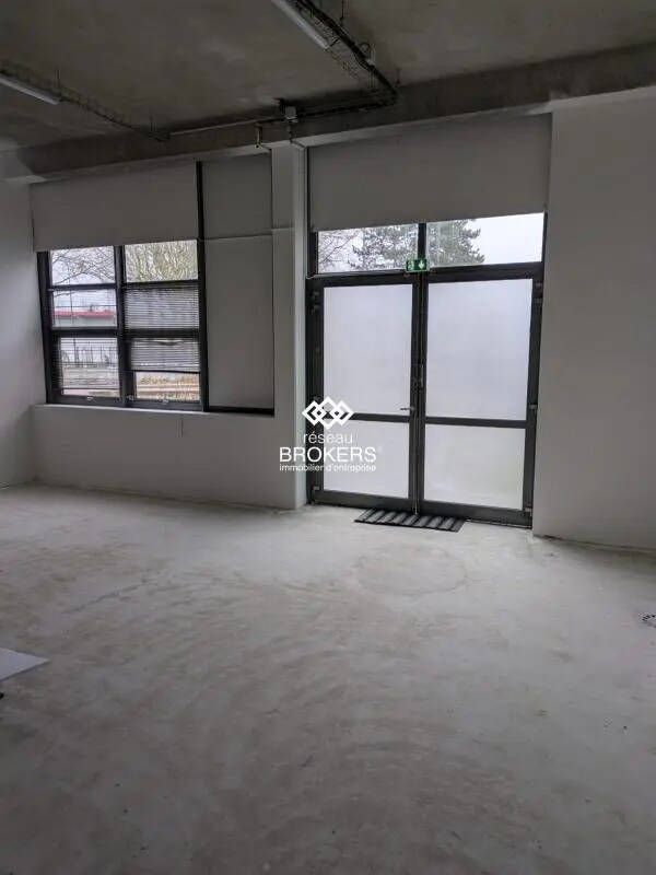 Office in Sucy-en-Brie for lease Interior Photo- Image 1 of 7