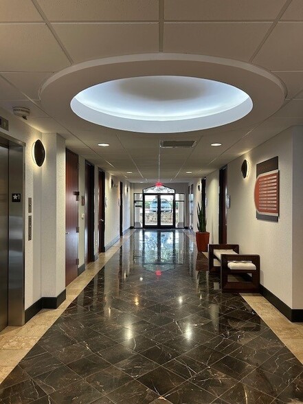 11719 Bee Caves Rd, Austin, TX à louer - Photo intérieure - Image 2 de 5