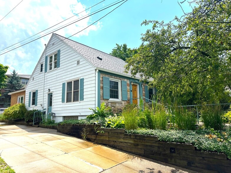 415 W Grand River Ave, East Lansing, MI for sale - Building Photo - Image 1 of 37