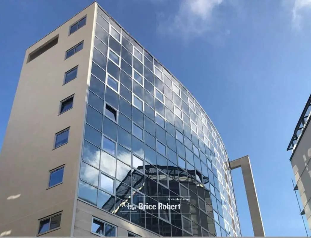 Office in Caluire-et-Cuire for lease Building Photo- Image 1 of 27