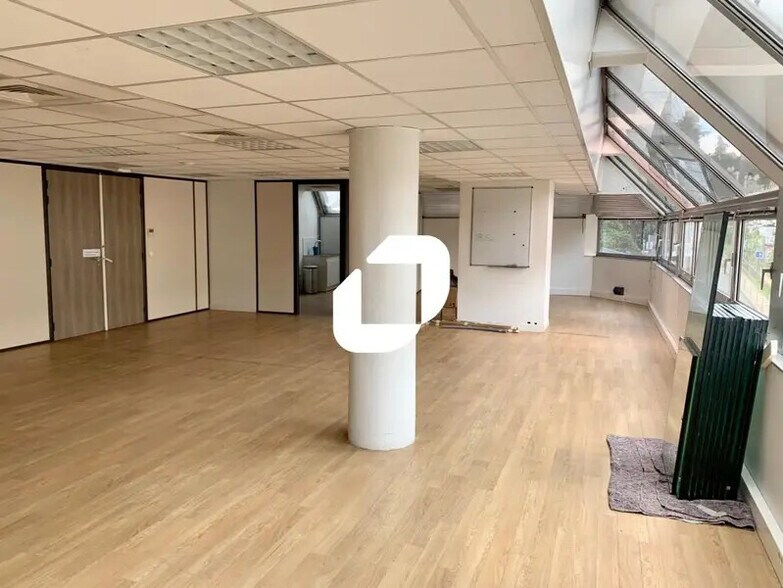 Office in Sèvres for lease - Interior Photo - Image 2 of 7
