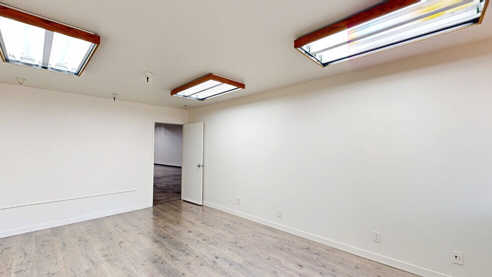 70 Glenn Way, San Carlos, CA à louer - Numérisation 3D de Matterport - Image 2 de 26