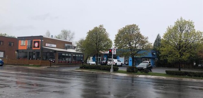 1152 Ch De Chambly, Longueuil, QC for sale Primary Photo- Image 1 of 1