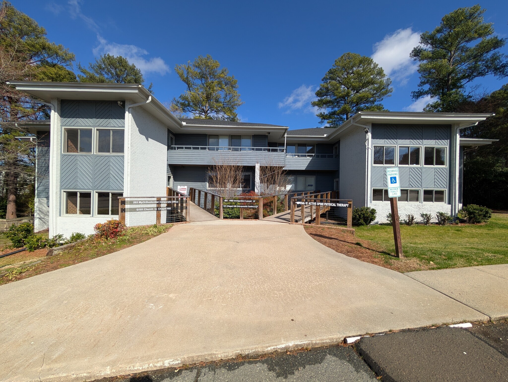 1717 Legion Rd, Chapel Hill, NC à louer Photo principale- Image 1 de 20