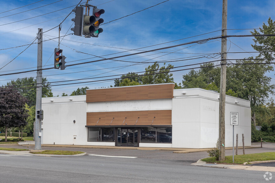 6037 Jericho Tpke, Commack, NY for sale - Primary Photo - Image 1 of 1