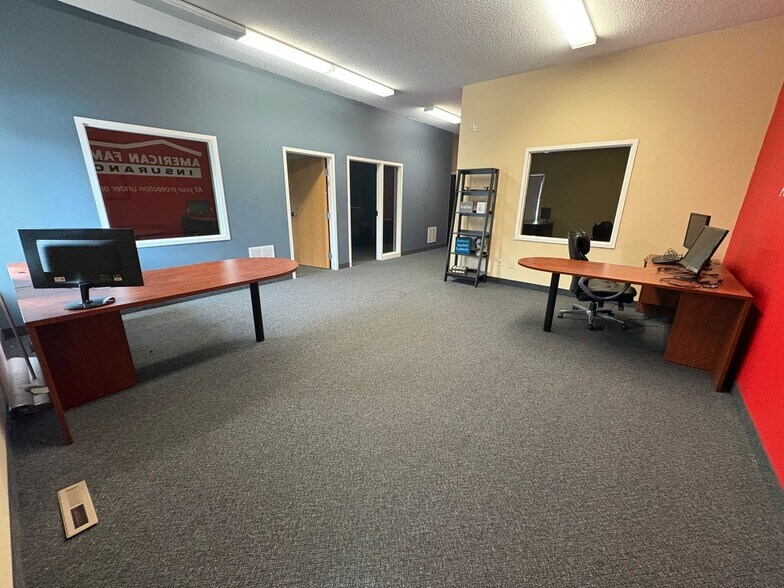 7771 Lake Dr, Circle Pines, MN à louer - Photo du bâtiment - Image 2 de 5