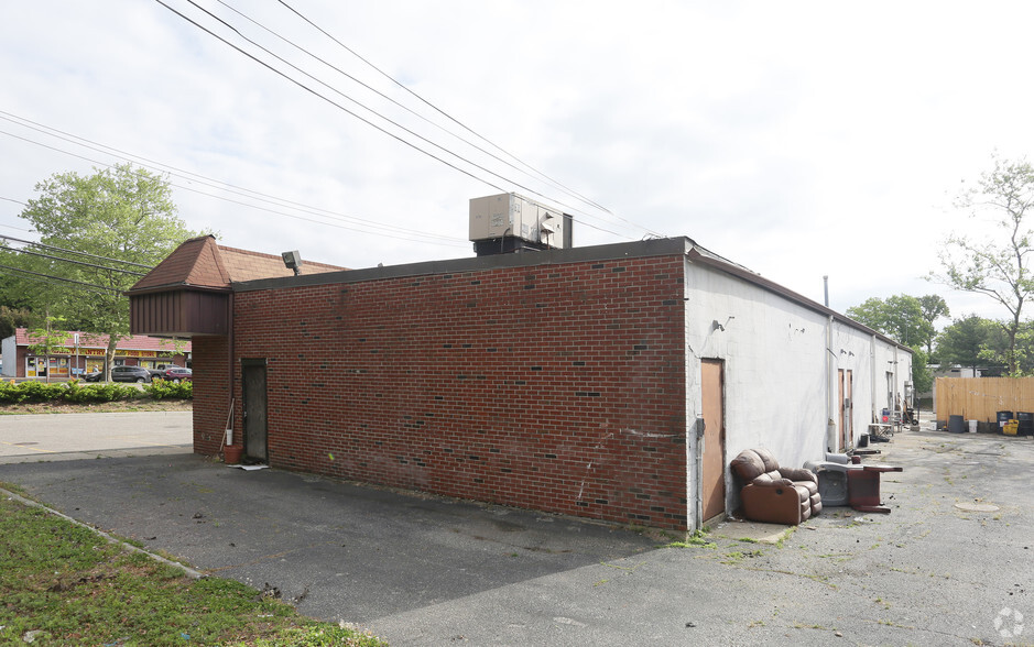 840-850 Portion Rd, Ronkonkoma, NY for lease - Building Photo - Image 2 of 3