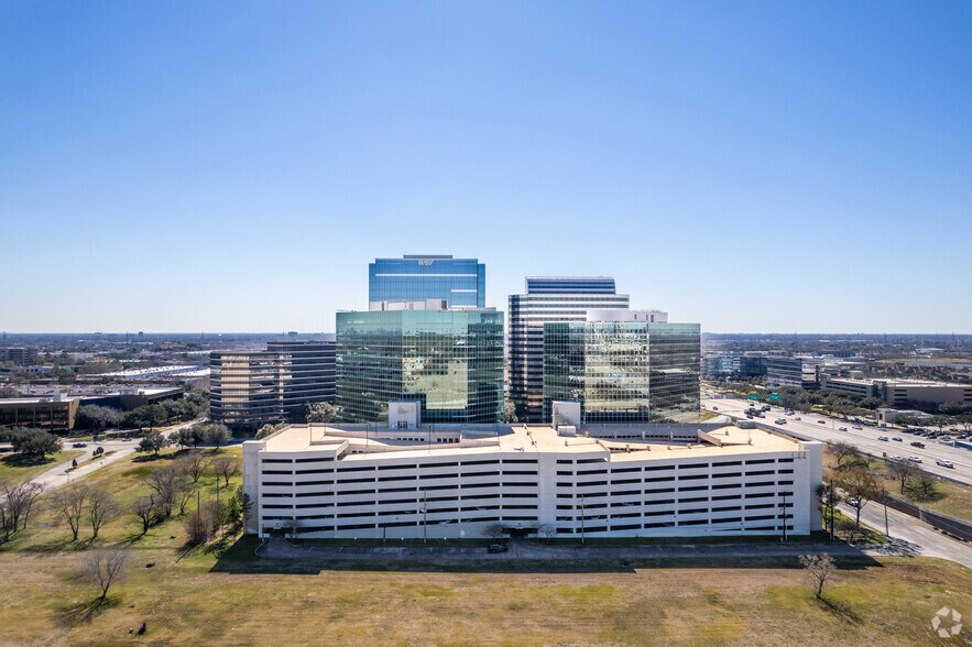 10370 Richmond Ave, Houston, TX à louer - Photo du bâtiment - Image 3 de 13
