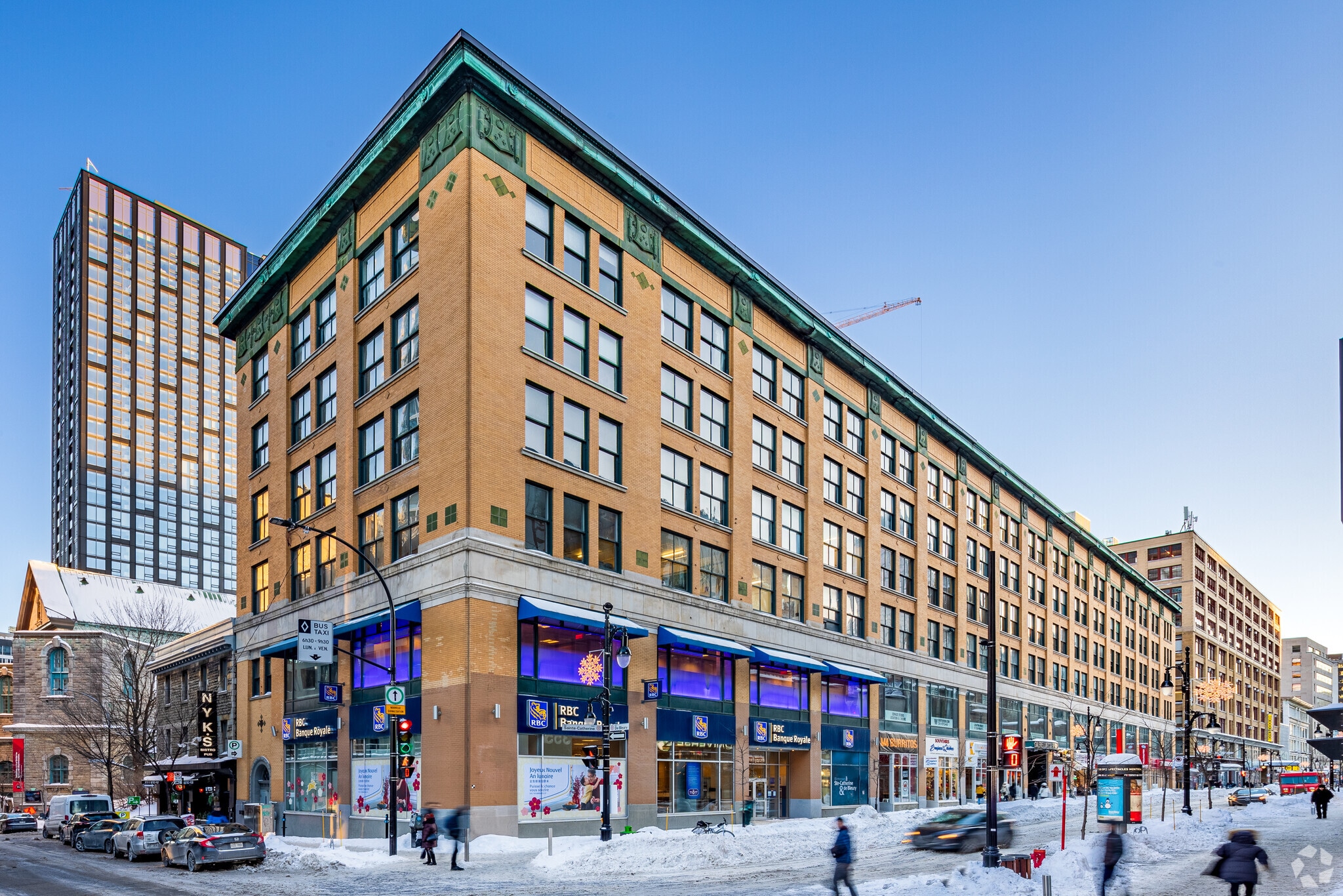327-390 Sainte-Catherine Rue O, Montréal, QC à vendre Photo du bâtiment- Image 1 de 1