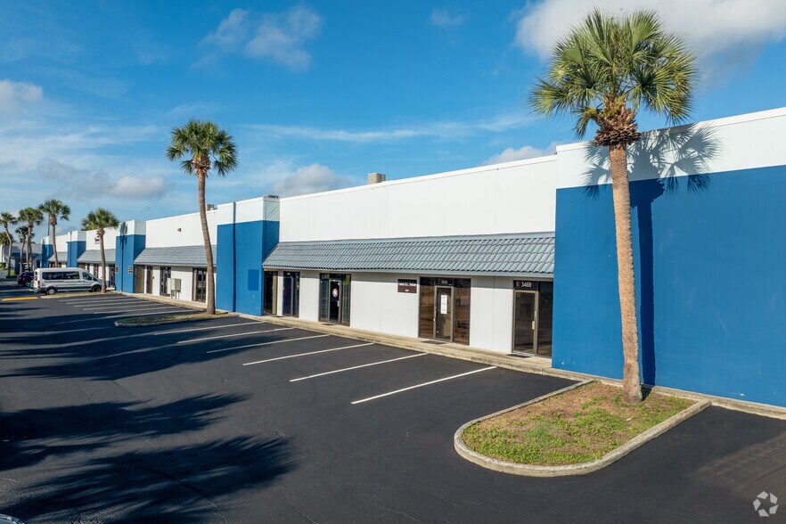 3443-3479 Parkway Center Ct, Orlando, FL à louer - Photo du bâtiment - Image 3 de 15