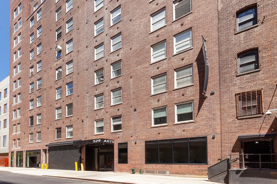 529 W 20th St, New York, NY à louer - Photo du bâtiment - Image 3 de 35