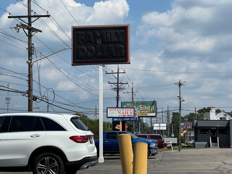 951 W North Bend Rd, Cincinnati, OH à louer - Photo du bâtiment - Image 3 de 5