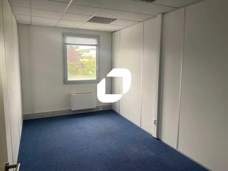 13 Rue Edison, Bron à vendre - Photo du bâtiment - Image 3 de 10