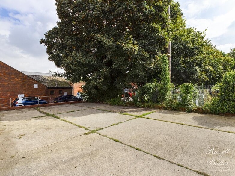 Market Hl, Buckingham for lease - Building Photo - Image 3 of 3