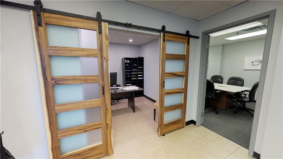 1275 Rymal Rd E, Hamilton, ON for sale - Interior Photo - Image 1 of 1