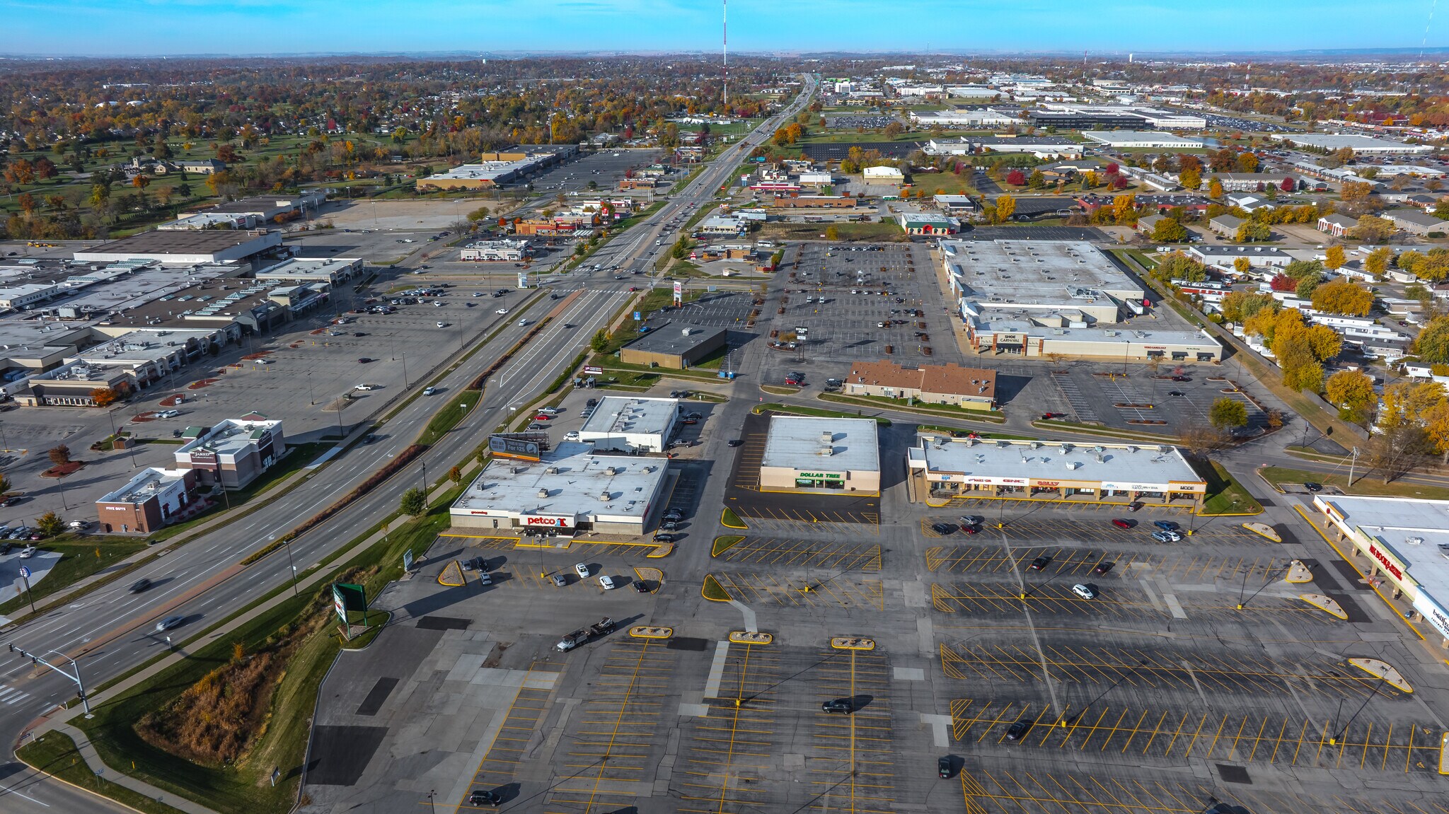 1450 Twixt Town Rd, Marion, IA à vendre Photo du bâtiment- Image 1 de 8