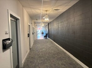 108 W Virginia Ave, Bessemer City, NC à louer Hall d’entrée- Image 1 de 1