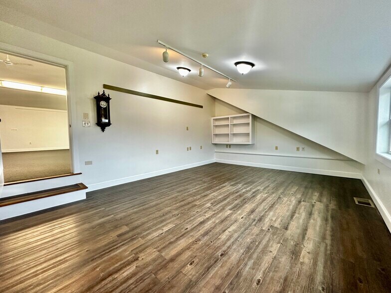 550 Main St, Bethlehem, CT à louer - Photo du bâtiment - Image 3 de 10