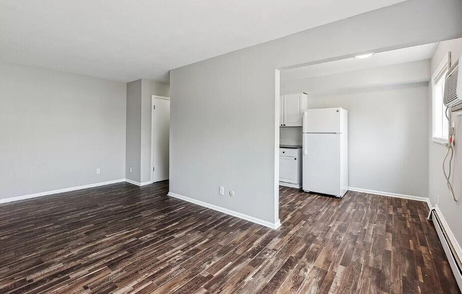 4221 N Grand River Ave, Lansing, MI à vendre - Photo intérieure - Image 2 de 22