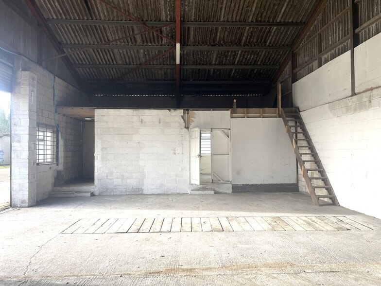 Waltham Ln, Basingstoke for lease - Interior Photo - Image 2 of 2