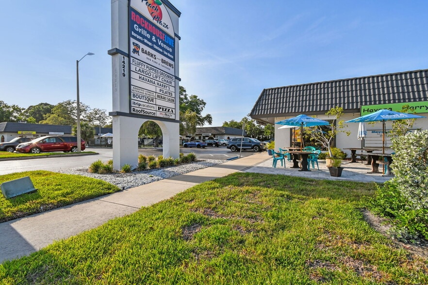 14219 Walsingham Rd, Largo, FL à louer - Photo du bâtiment - Image 2 de 40