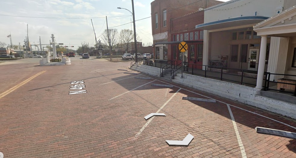 105 N 4th St, Wills Point, TX for sale - Building Photo - Image 2 of 3