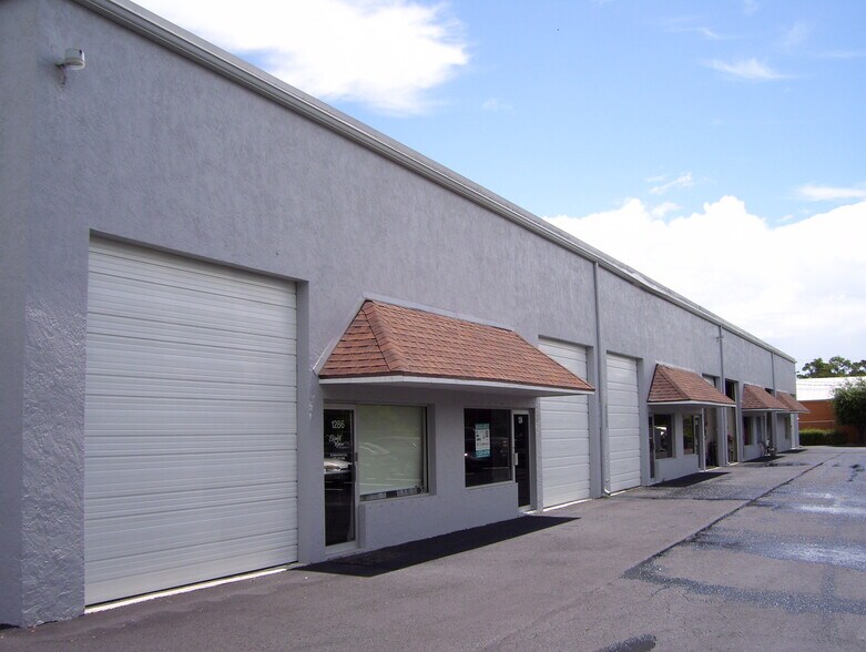 1270-1272 SW 34th St, Palm City, FL à louer - Photo du bâtiment - Image 2 de 6