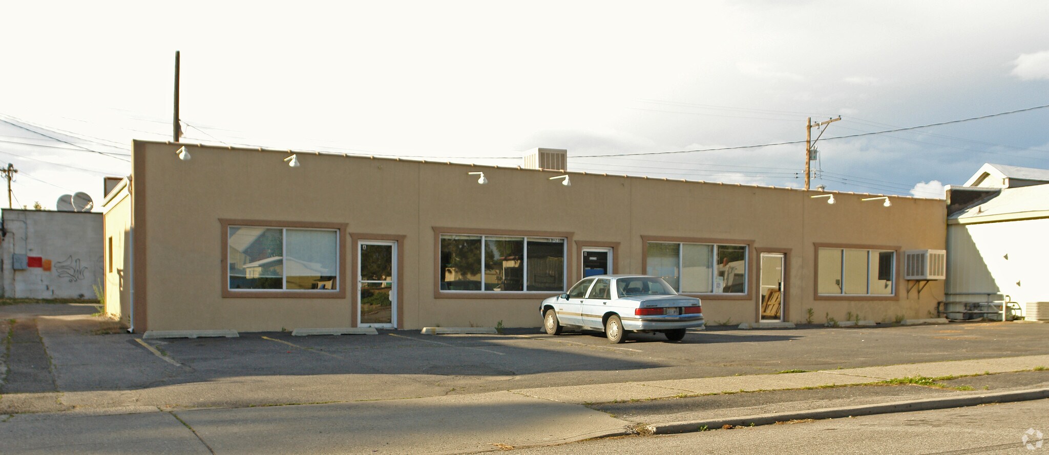 923 E Hoffman Ave, Spokane, WA for lease Primary Photo- Image 1 of 11
