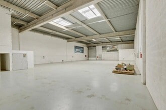 33 Avenue Du Docteur Georges Lévy, Vénissieux for lease Interior Photo- Image 1 of 3