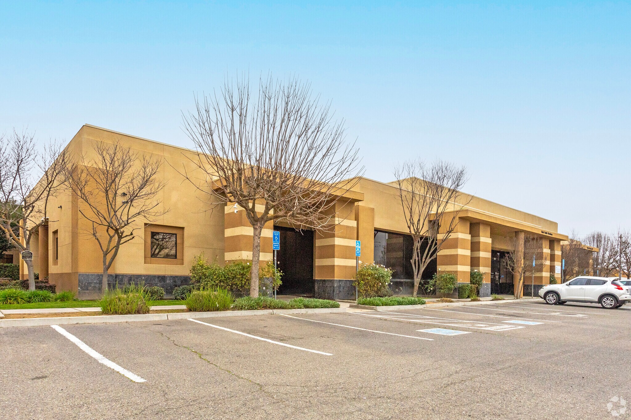 475 E Almond Ave, Madera, CA à vendre Photo principale- Image 1 de 5