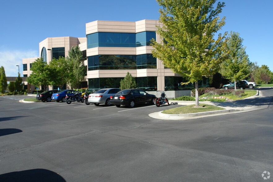 5255 N Edgewood Dr, Provo, UT à vendre - Photo du bâtiment - Image 2 de 54