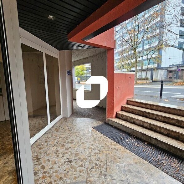 Office in Saint-Denis for sale - Lobby - Image 2 of 11