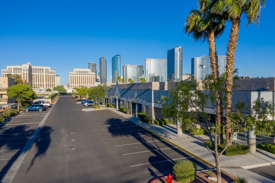 4340 S Valley View Blvd, Las Vegas, NV à louer - Photo du bâtiment - Image 2 de 6