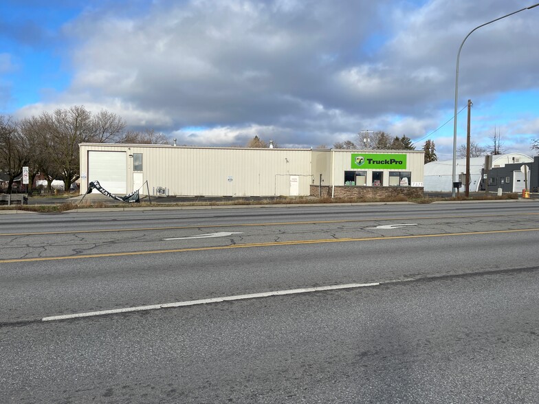 7321-7323 E Trent Ave, Spokane, WA for lease - Building Photo - Image 1 of 1