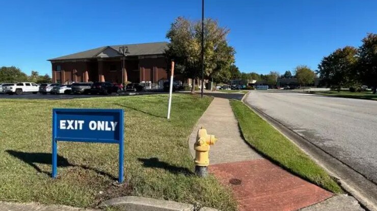 3108 Blackiston Mill Rd, New Albany, IN à vendre - Photo du bâtiment - Image 3 de 19