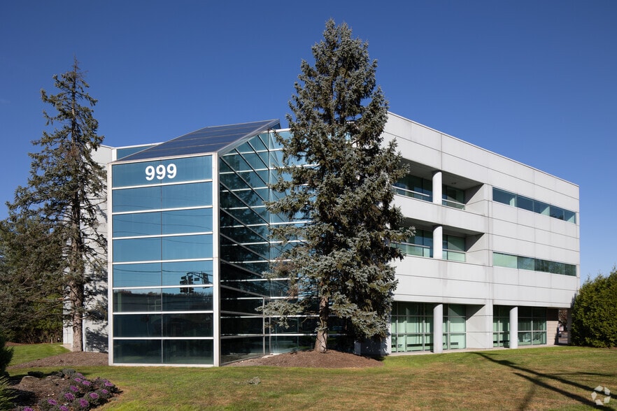 999 Riverview Dr, Totowa, NJ for lease - Building Photo - Image 2 of 6