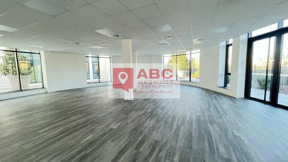 Office in Mauguio for lease Interior Photo- Image 1 of 5