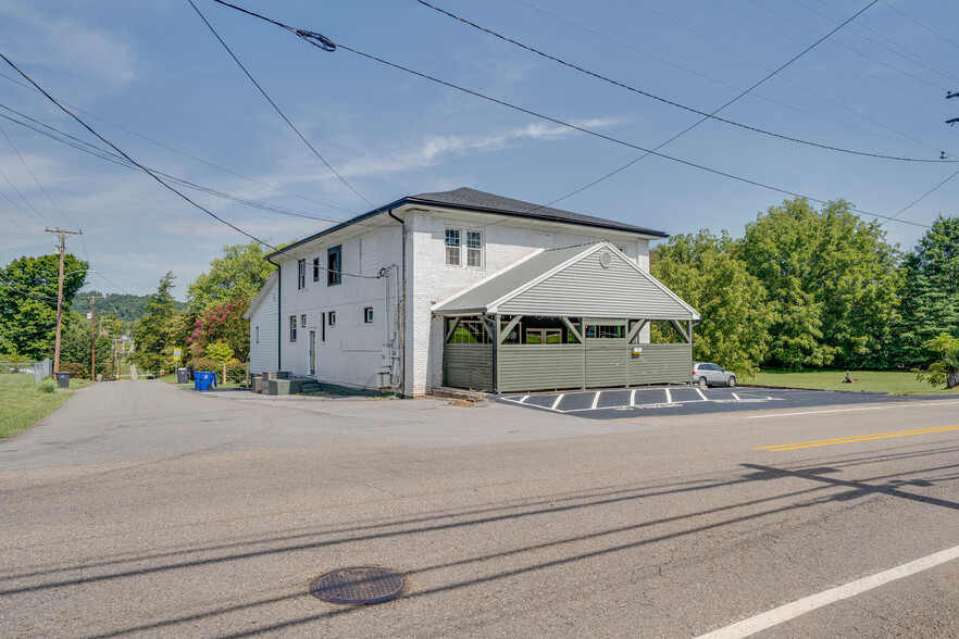 4301 Washington Pike, Knoxville, TN à louer - Photo du bâtiment - Image 1 de 24