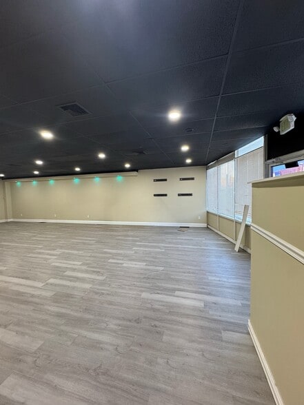1036 Chicopee St, Chicopee, MA for lease - Building Photo - Image 2 of 46