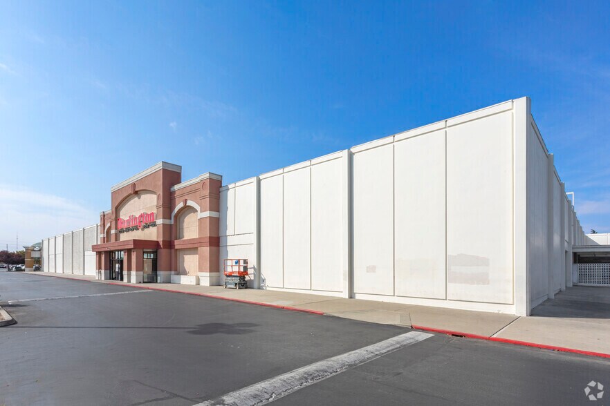 2001 McHenry Ave, Modesto, CA à louer - Photo du bâtiment - Image 2 de 5