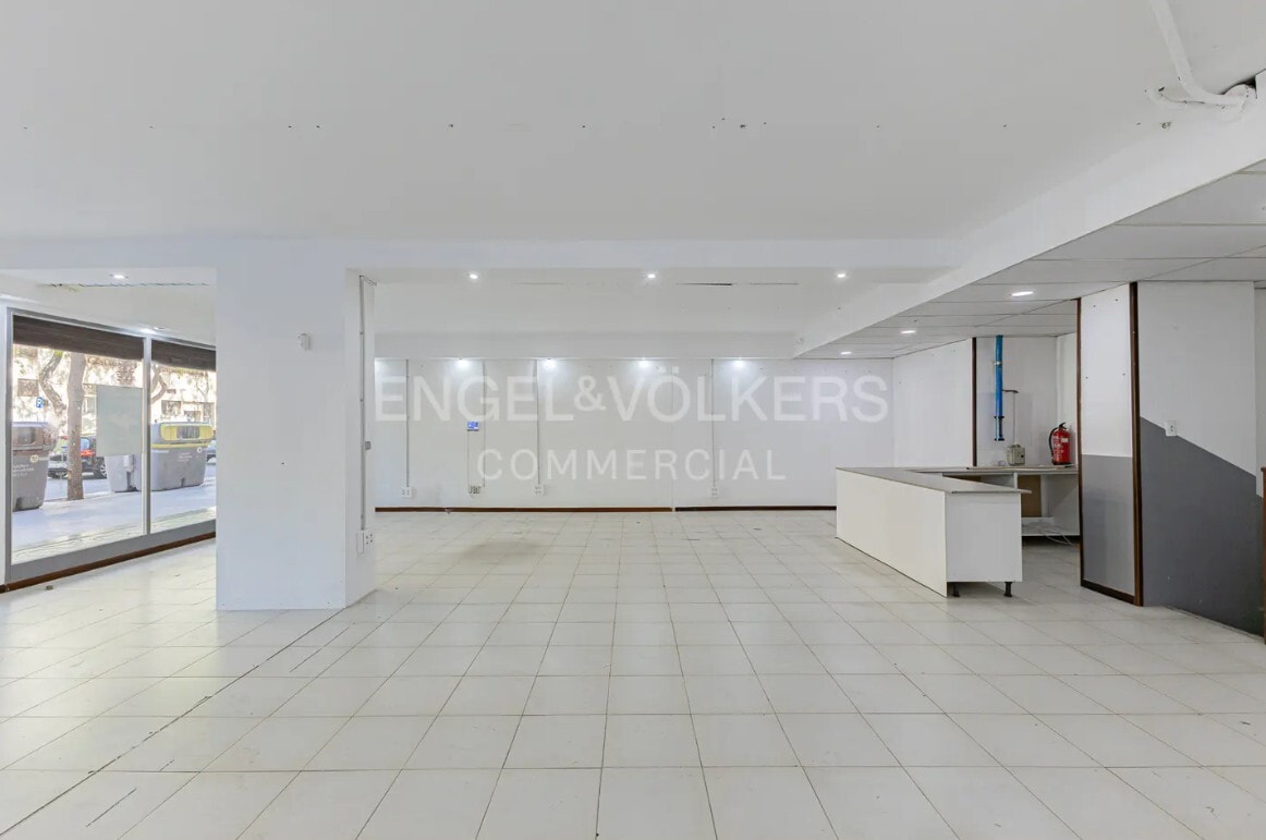 Barcelona, BAR 08004 - Unit 1 - - Interior Photo - Image 1 of 5