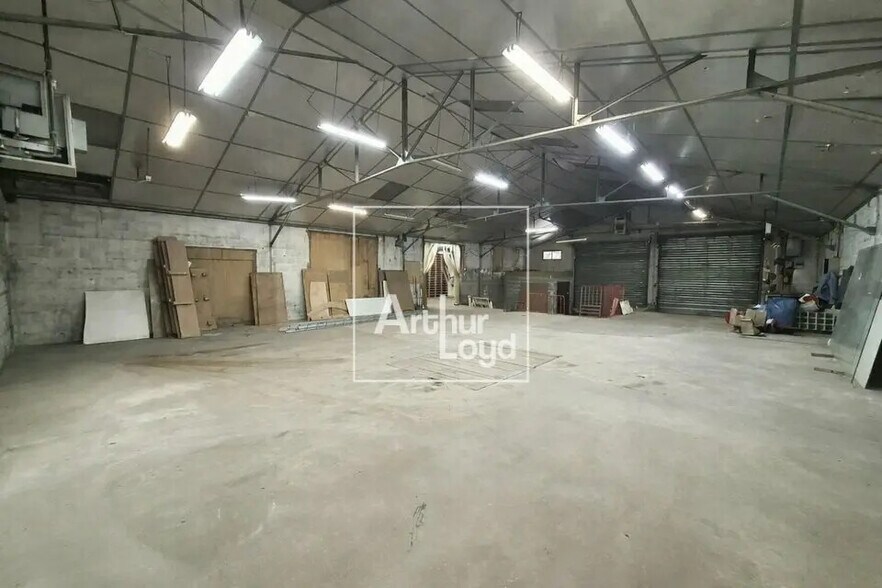 Flex in La Rochette for lease - Interior Photo - Image 2 of 11