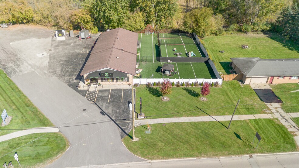 2412 Midland Rd, Saginaw, MI à vendre - Photo du bâtiment - Image 1 de 28